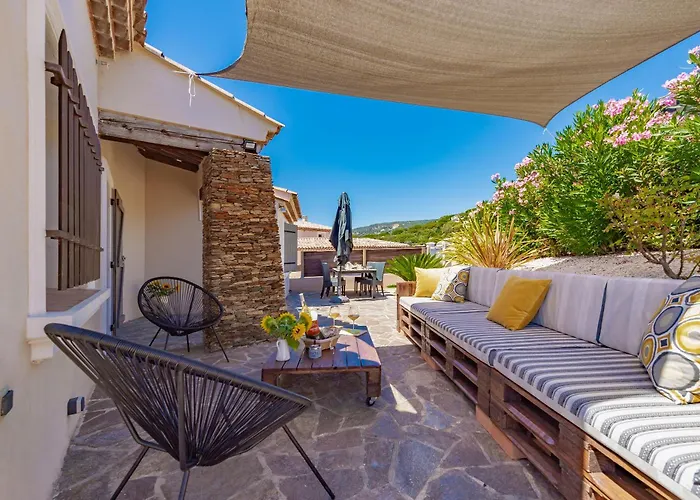 Hébergement de vacances Superbe De Villa, Vue Panoramique, Piscine Le Lavandou