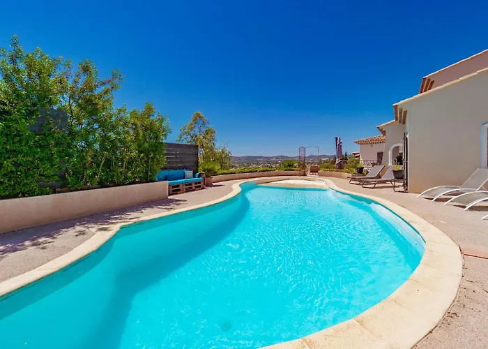 Hébergement de vacances Superbe De Villa, Vue Panoramique, Piscine Le Lavandou